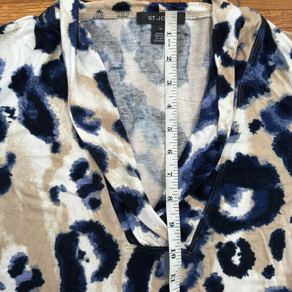 St. John's Shirt Women's Sz M Beige Blue Animal Print Long Sleeve Stretch Knit - Picture 10 of 13